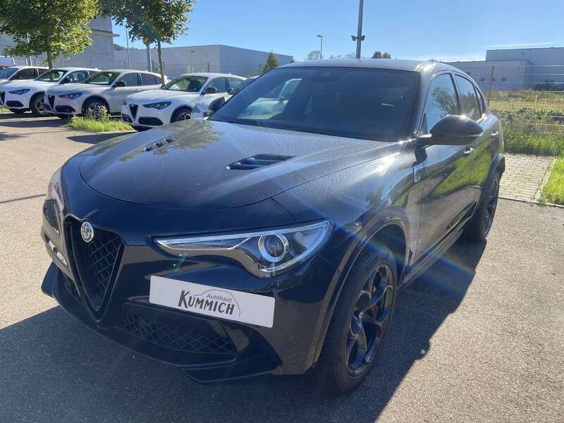 Nero vulcano, metallic Gebraucht 2023 Alfa Romeo Stelvio Quadrifoglio SUV | 84.900 € - Bild 1/4