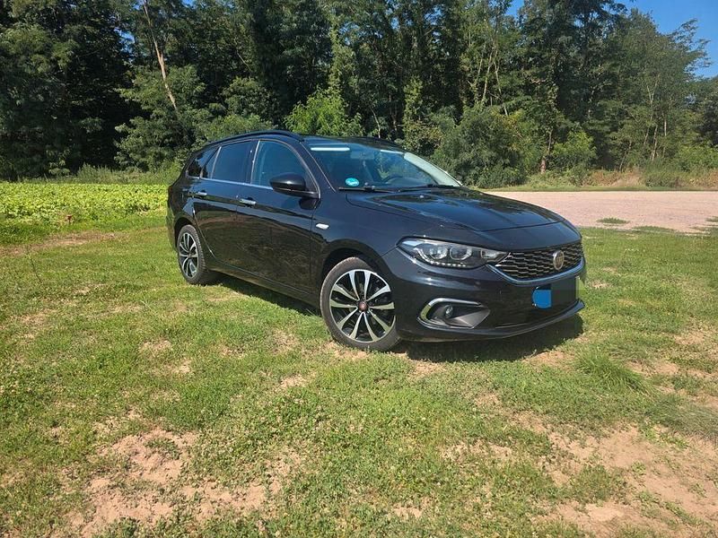 Schwarz Gebraucht 2017 Fiat Tipo Mirror Limousine | 10.490 € (Teuer) - Bild 1/4