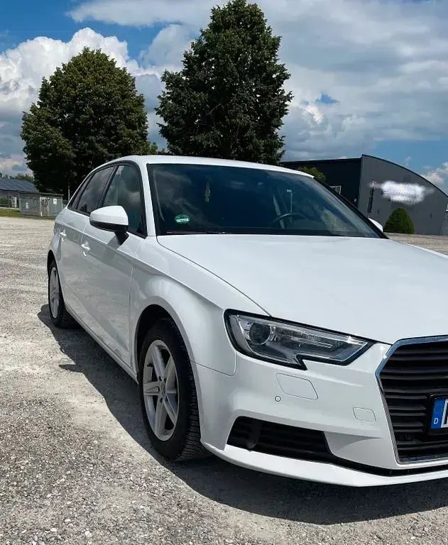 Gebraucht Audi A3 150 PS (110 kW) 2019 Weiß Limousine