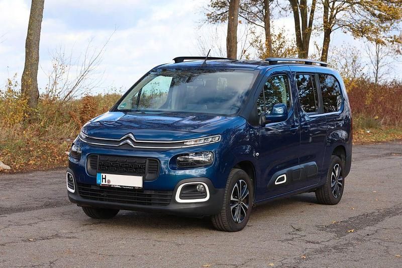 Blau Gebraucht 2019 Citroën Berlingo Feel Van / Kleinbus | 17.700 € (Guter Preis) - Bild 1/4
