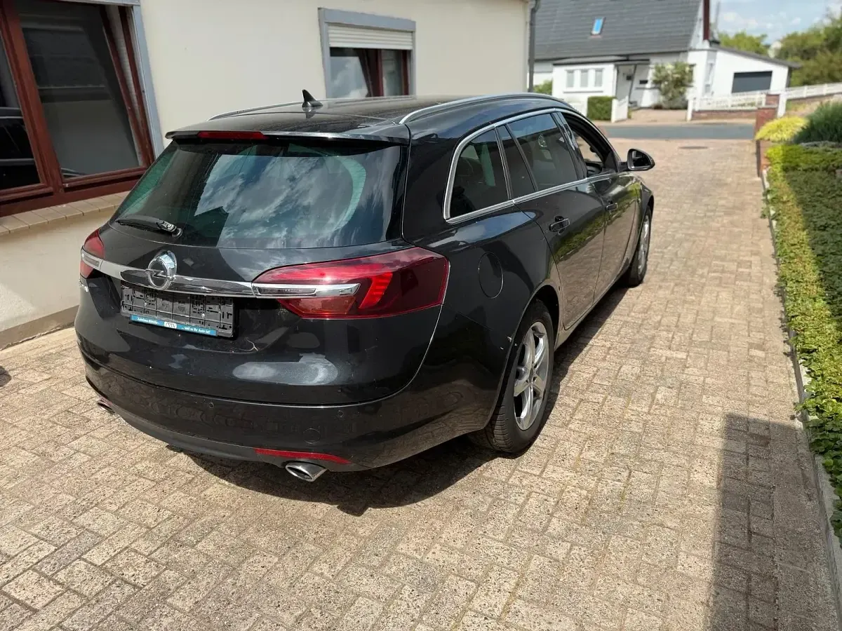 Gebraucht Opel Insignia 191 PS (140 kW) 2013 Schwarz Kombi