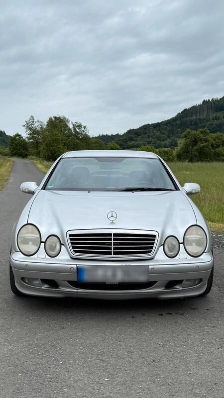 Silber Gebraucht 2001 Mercedes CLK320 Elegance Coupé | 3.000 € (Guter Preis) - Bild 1/4