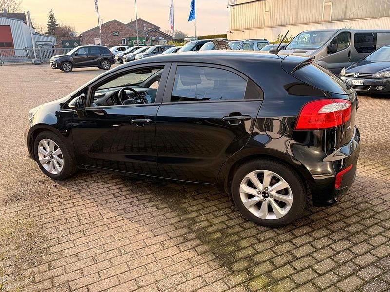 Gebraucht Kia Rio DREAM-TEAM Edition 109 PS (80 kW) 2017 Schwarz Limousine