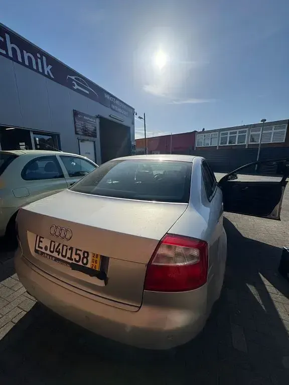 Gebraucht Audi A4 131 PS (96 kW) 2001 Silber Limousine