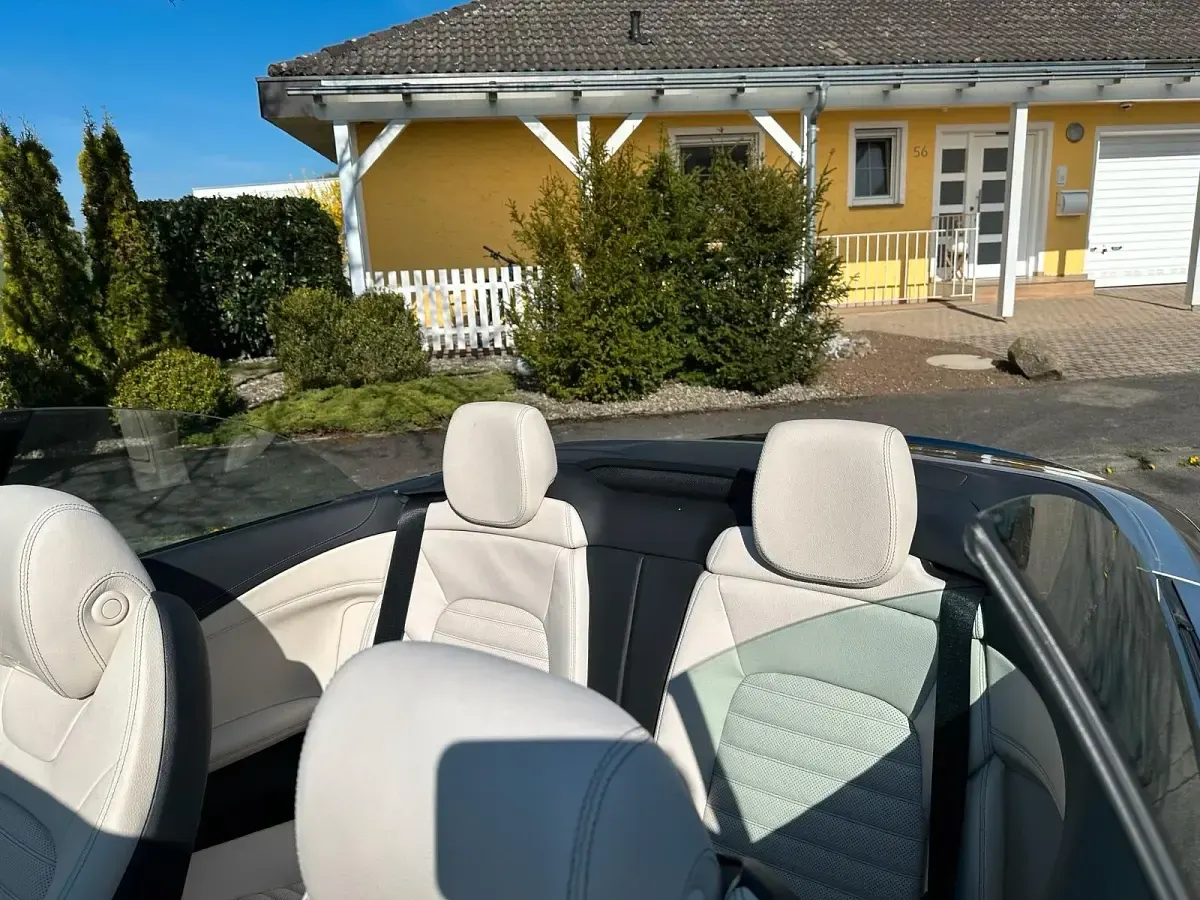 Gebraucht Mercedes C300 AMG line 258 PS (189 kW) 2020 Schwarz Cabrio