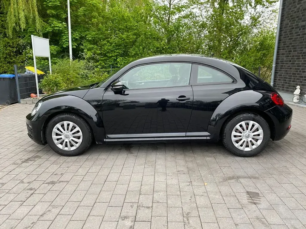 Gebraucht VW Beetle Basis 105 PS (77 kW) 2017 Schwarz Kleinwagen