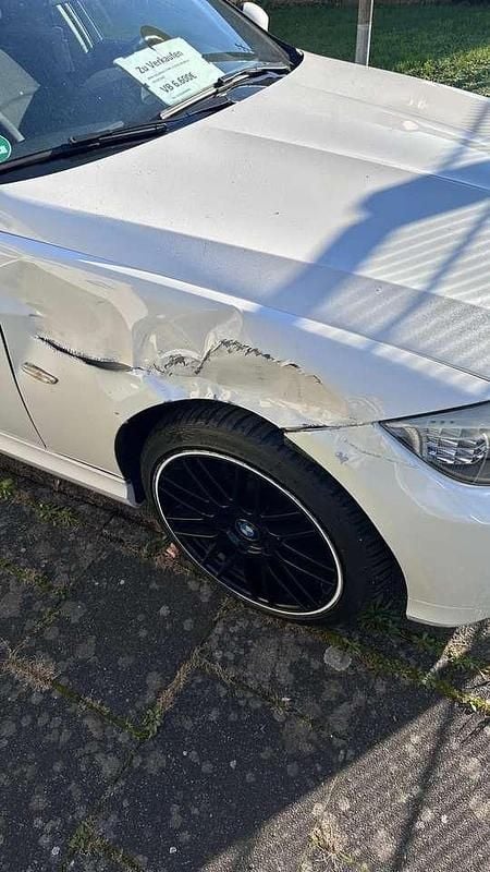 Weiß Gebraucht 2010 BMW 320 Sport Line Limousine | 4.200 € (Superpreis) - Bild 1/4