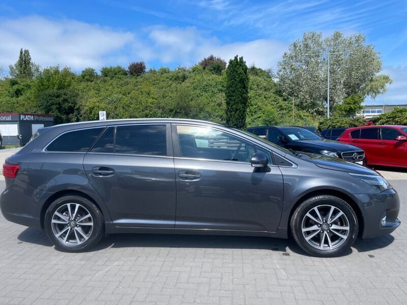 Gebraucht Toyota Avensis Edition 147 PS (108 kW) 2014 Grau Kombi