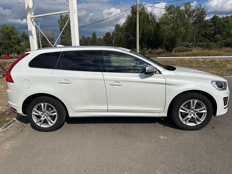 Gebraucht Volvo XC60 R-Design 190 PS (139 kW) 2016 Weiß SUV