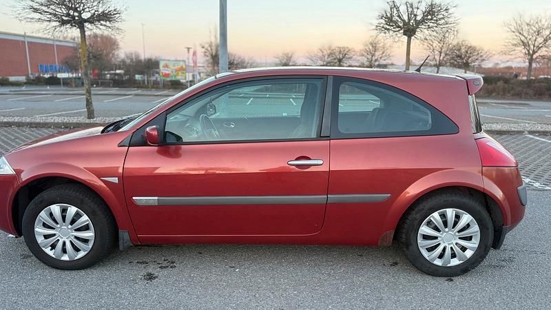 Gebraucht Renault Mégane II 112 PS (82 kW) 2002 Rot Kleinwagen