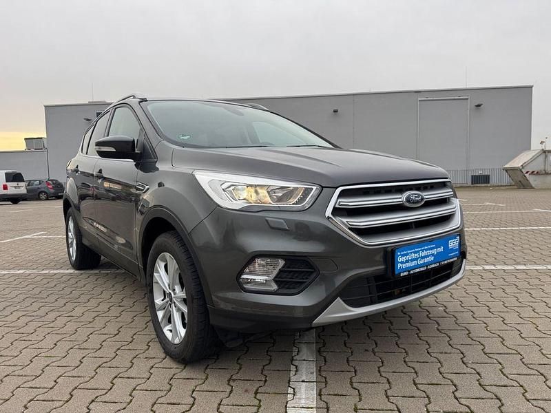Gebraucht Ford Kuga Titanium 150 PS (110 kW) 2017 Grau SUV
