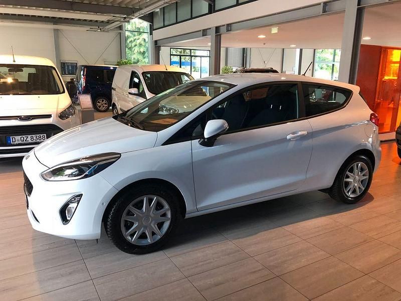 Gebraucht Ford Fiesta Cool & Connect 101 PS (74 kW) 2018 Weiß Kleinwagen