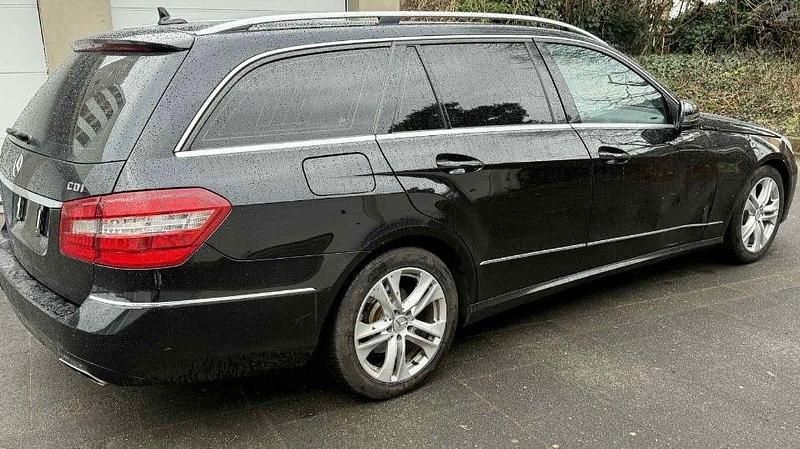 Gebraucht Mercedes E220 Avantgarde 170 PS (125 kW) 2012 Schwarz Kombi