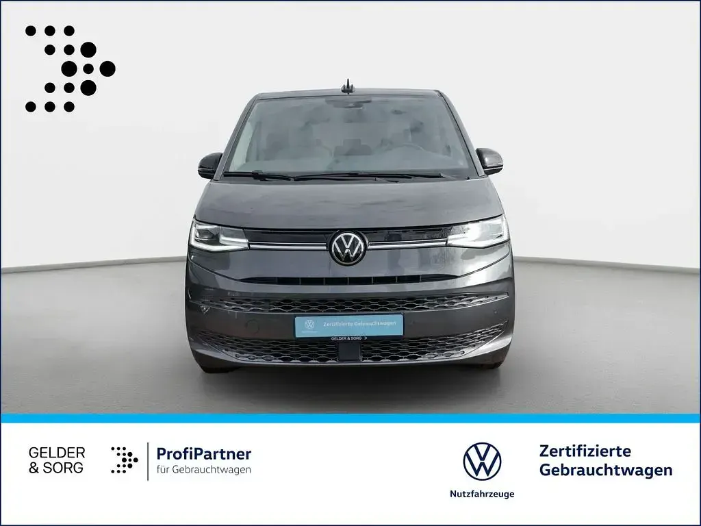 Second-hand VW Multivan Life 150 CP (110 kW) 2024 Gri Monovolum