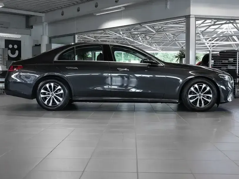 Gebraucht Mercedes E200 Avantgarde 204 PS (150 kW) 2025 Grau Limousine