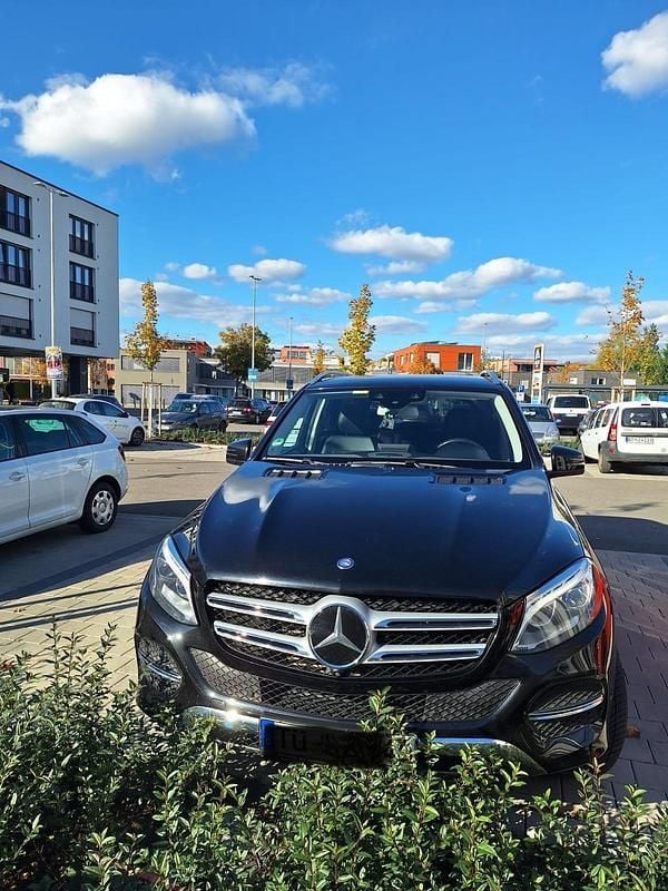 Schwarz Gebraucht 2016 Mercedes GLE350 SUV | 24.900 € (Fairer Preis) - Bild 1/4
