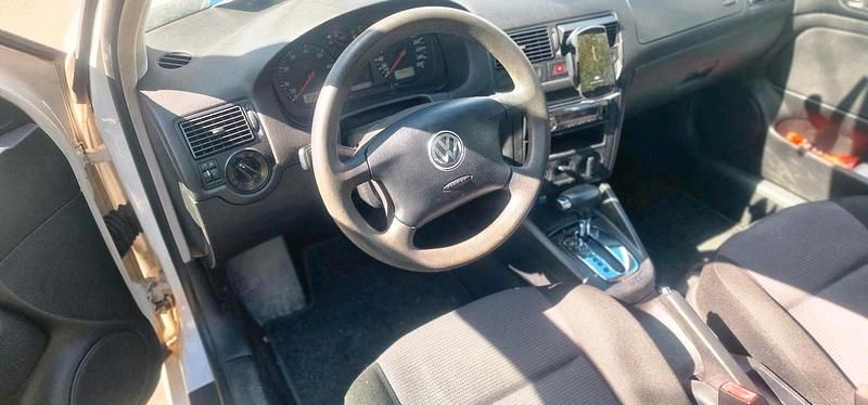 Gebraucht VW Golf IV 105 PS (77 kW) 2001 Weiß Kleinwagen