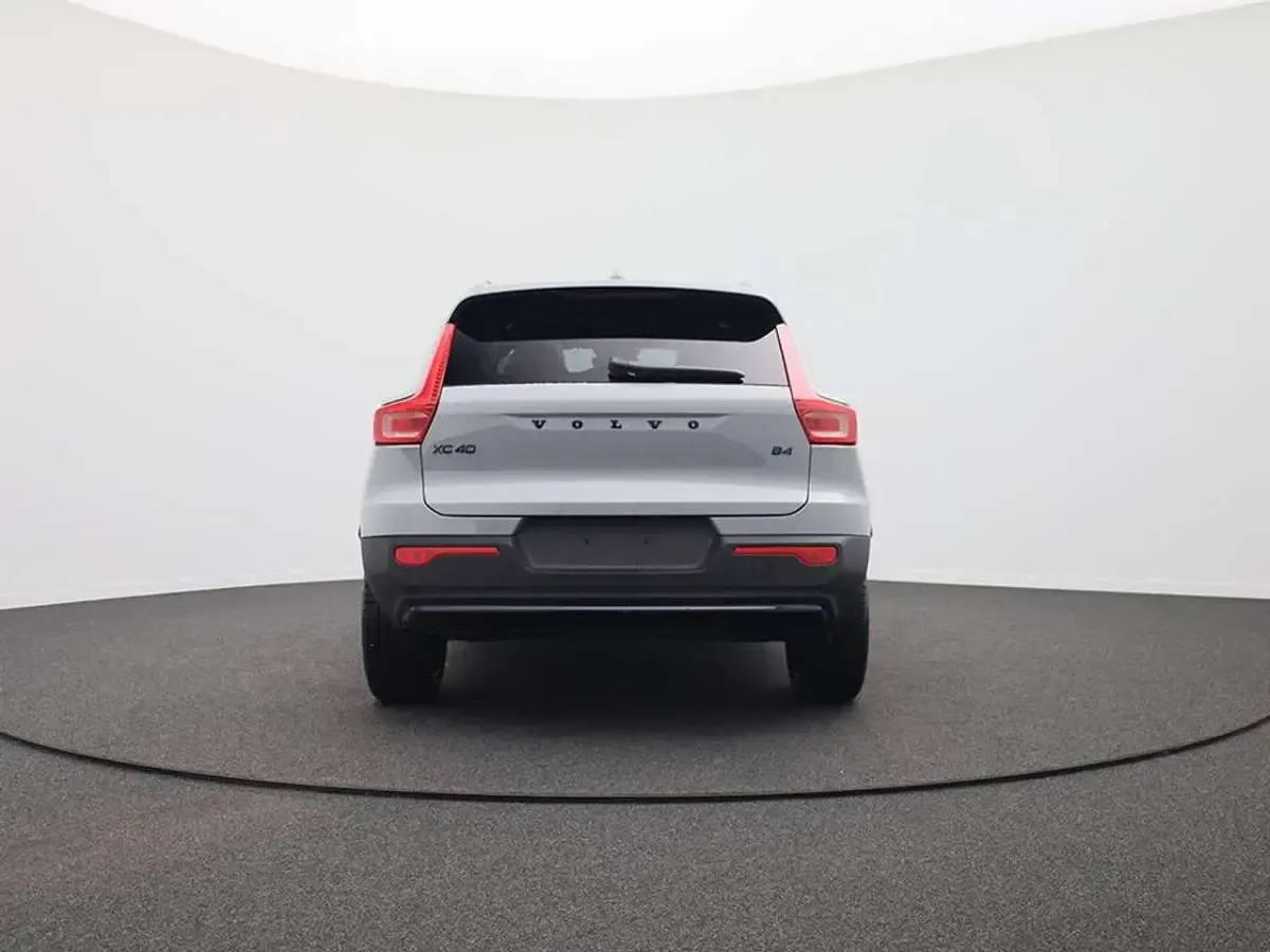 Nouă Volvo XC40 Plus 197 CP (144 kW) 2026 Gri SUV