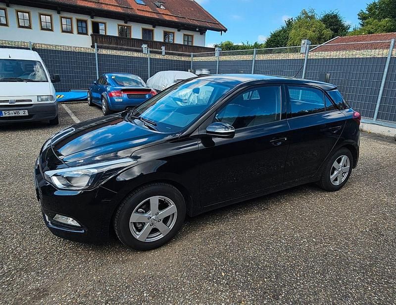 Schwarz Gebraucht 2016 Hyundai i20 Trend Kleinwagen | 7.400 € (Fairer Preis) - Bild 1/4