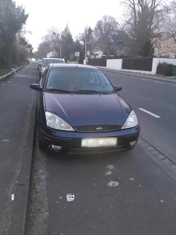 Gebraucht Ford Focus Ghia 116 PS (85 kW) 2002 Blau Kleinwagen