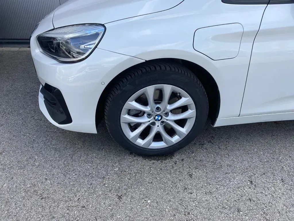 Używany BMW 225 Active Tourer 231 KM (169 kW) 2019 Biały Minivan