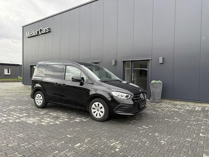 Schwarz Gebraucht 2023 Mercedes T160 Van / Kleinbus | 20.950 € (Fairer Preis) - Bild 1/4