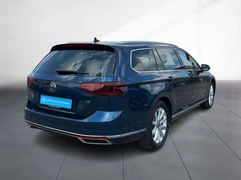 Gebraucht VW Passat Elegance 150 PS (110 kW) 2024 Blau Kombi
