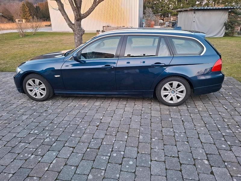 Gebraucht BMW 318 143 PS (105 kW) 2011 Blau Kombi