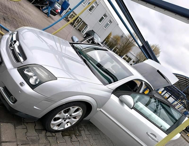 Silber Gebraucht 2005 Opel Vectra Limousine | 1.800 € (Guter Preis) - Bild 1/4