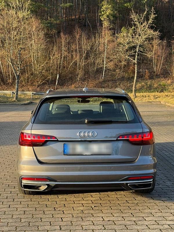 Gebraucht Audi A4 Advanced 190 PS (139 kW) 2019 Grau Kombi