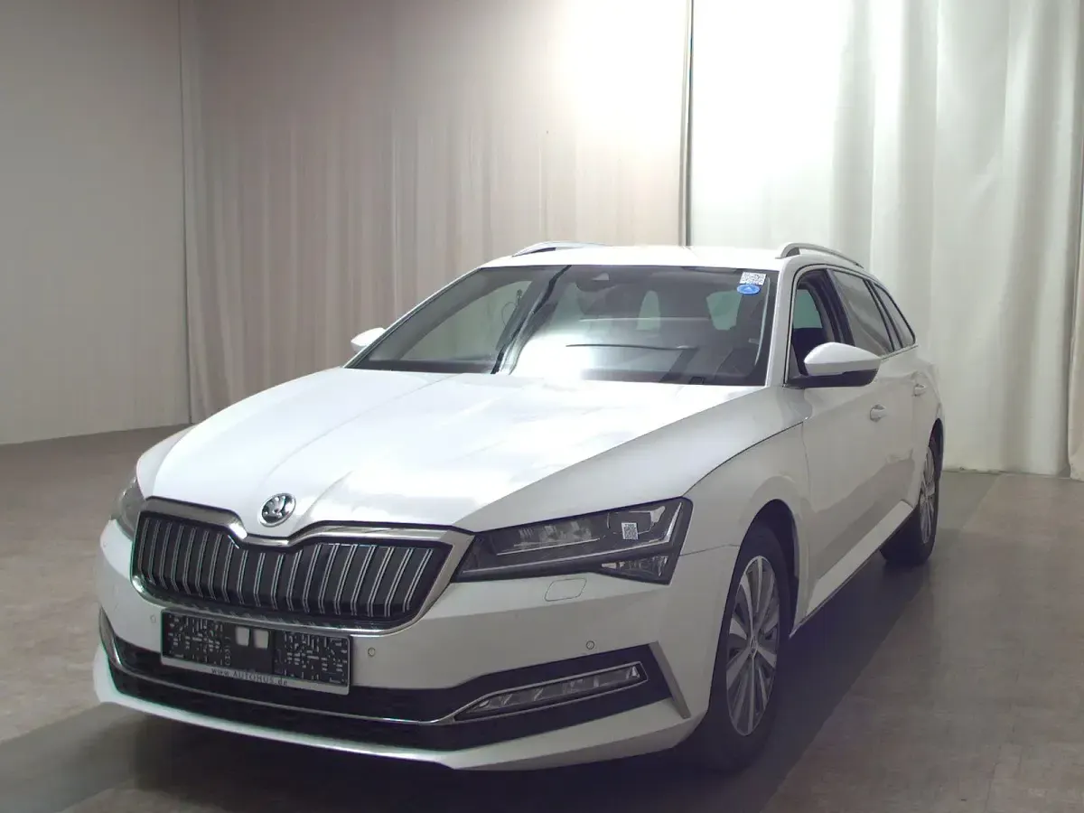Gebraucht Skoda Superb Style 156 PS (114 kW) 2021 Weiß Kombi