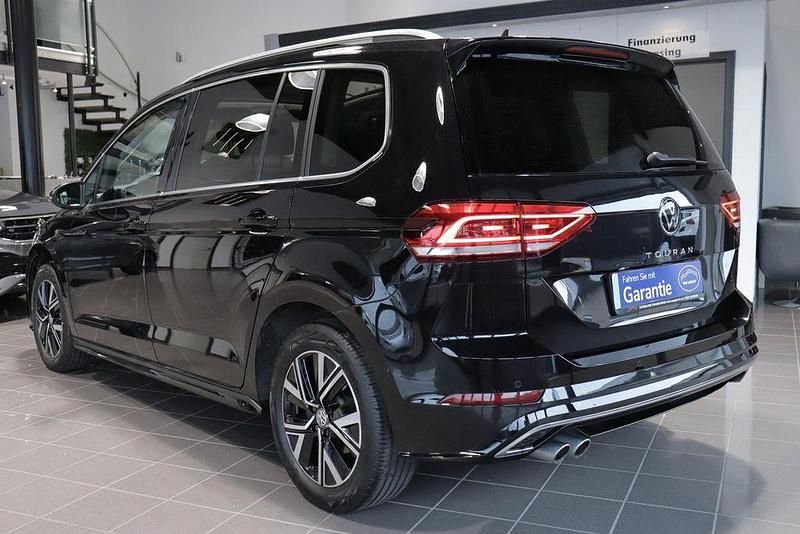 Gebraucht VW Touran Highline 150 PS (110 kW) 2022 Schwarz Van / Kleinbus