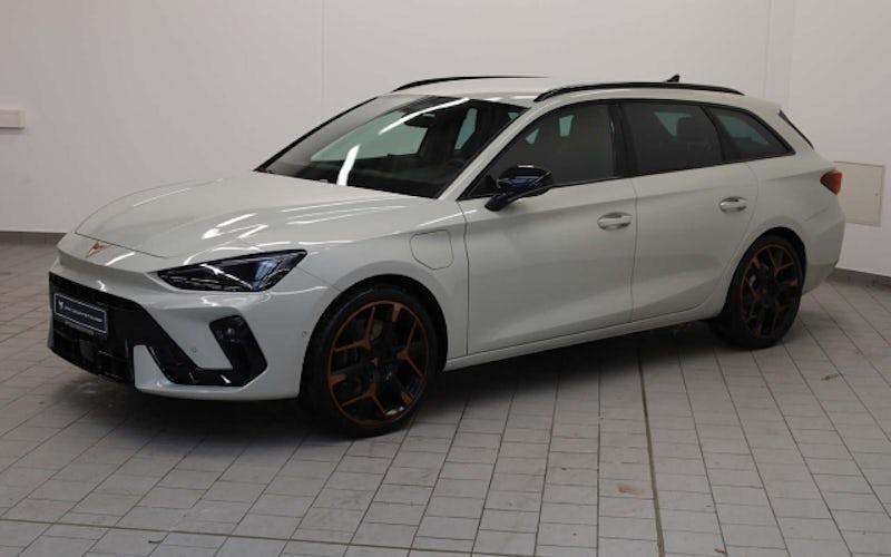 Neu Cupra Leon VZ 272 PS (200 kW) 2025 Taiga grau metallic Kombi