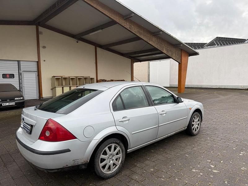 Gebraucht Ford Mondeo 126 PS (92 kW) 2002 Grau Limousine