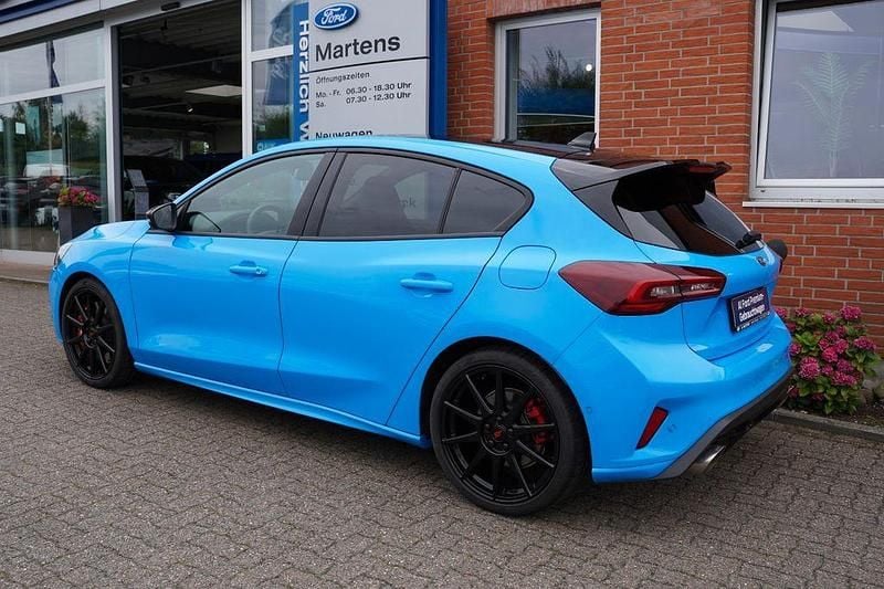 Usata Ford Focus ST 280 CV (205 kW) 2024 Blu Berlina