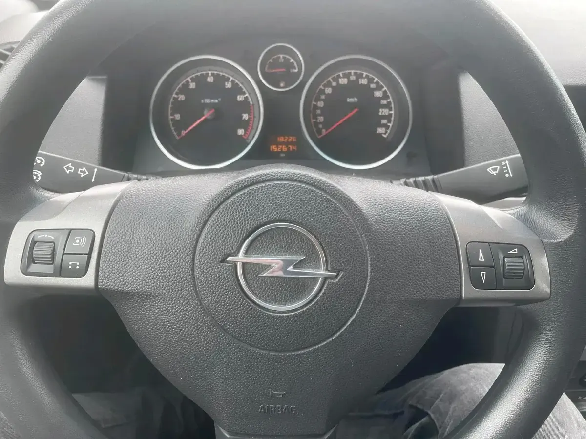Gebraucht Opel Astra 77 PS (56 kW) 2005 Silber Kleinwagen