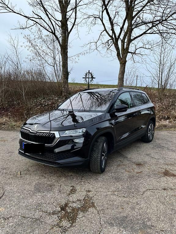 Schwarz Gebraucht 2023 Skoda Karoq Tour SUV | 26.499 € (Superpreis) - Bild 1/4