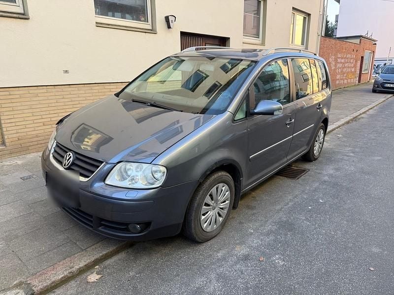 Grau Gebraucht 2005 VW Touran Van / Kleinbus | 950 € (Superpreis) - Bild 1/4