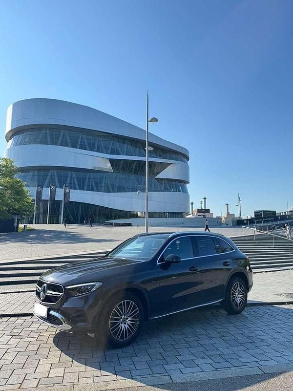 Grau Gebraucht 2023 Mercedes GLC200 SUV | 45.000 € (Guter Preis) - Bild 1/4