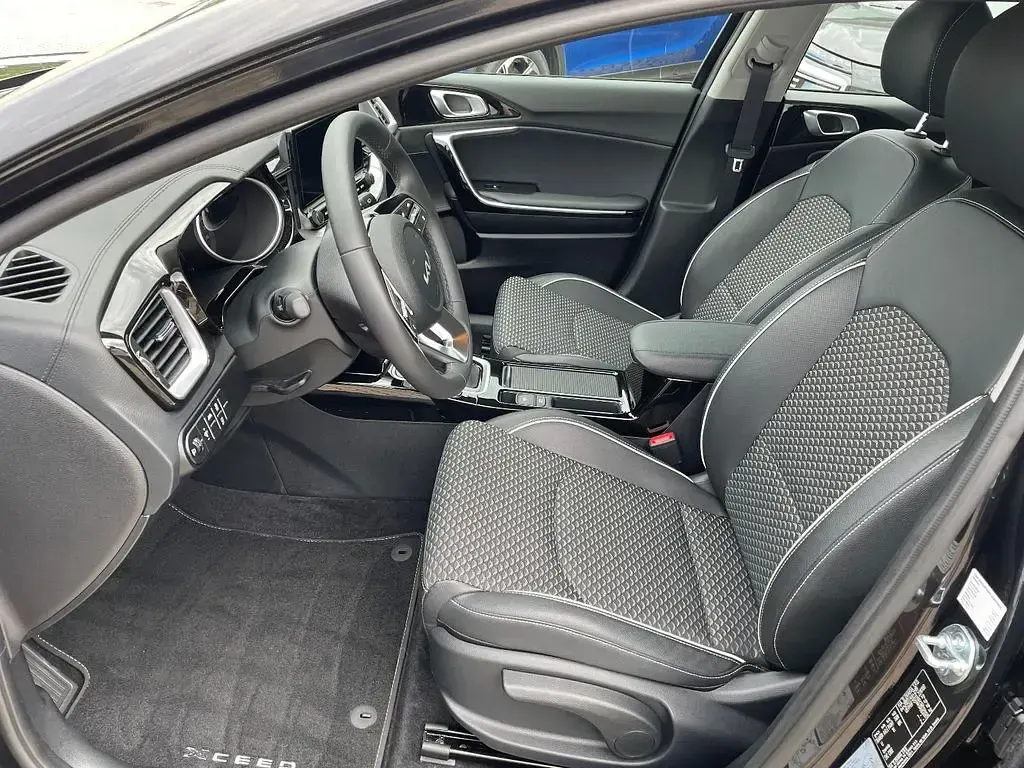 Gebraucht Kia XCeed Vision 140 PS (102 kW) 2025 Schwarz SUV