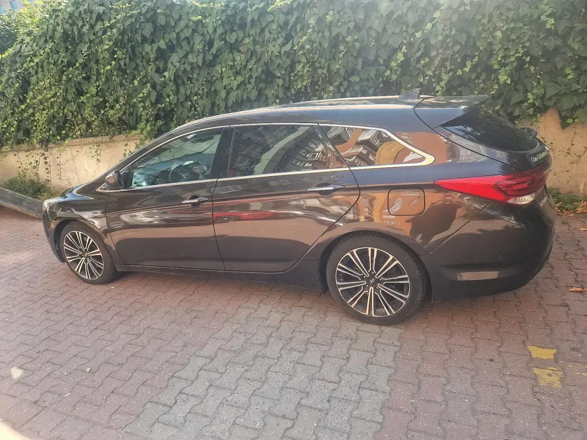 Gebraucht Hyundai i40 141 PS (103 kW) 2017 Braun Kombi