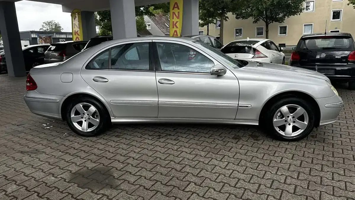 Gebraucht Mercedes E270 177 PS (130 kW) 2002 Silber Limousine