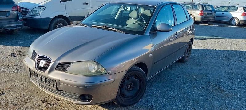 Grau Gebraucht 2004 Seat Ibiza Kleinwagen | 500 € (Superpreis) - Bild 1/4