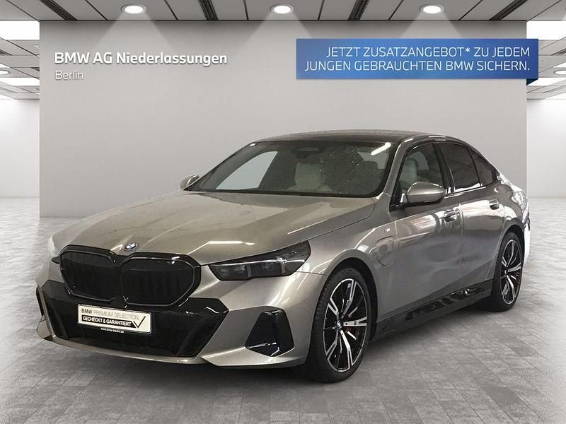 Grau Gebraucht 2025 BMW 550e M Sport Limousine | 78.400 € (Fairer Preis) - Bild 1/2