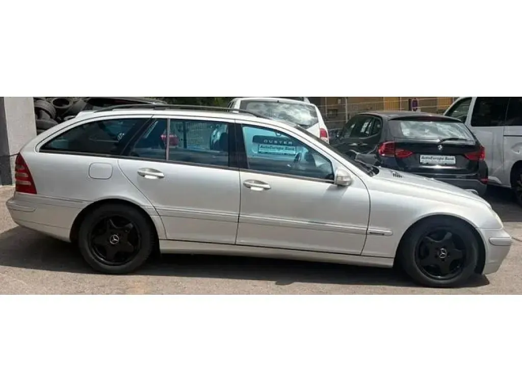 Gebraucht Mercedes C220 Avantgarde 143 PS (105 kW) 2001 Brilliantsilber (metallic) Kombi