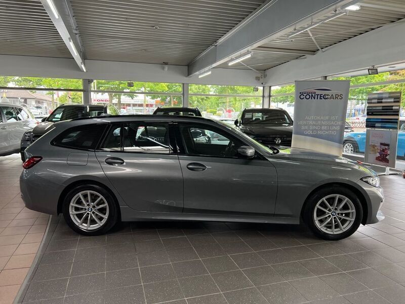 Skyscraper grau Gebraucht 2023 BMW 318 Sport Line Kombi | 30.500 € (Fairer Preis) - Bild 1/4