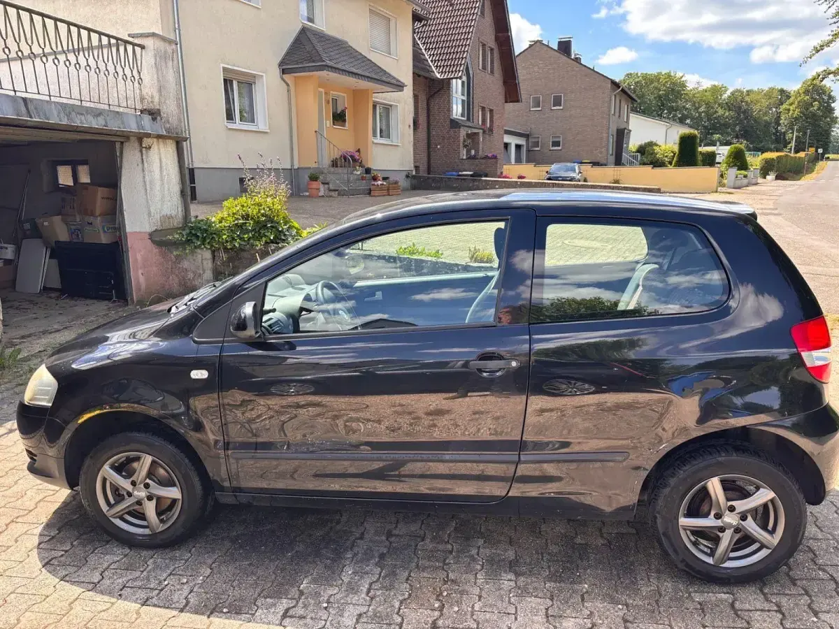 Gebraucht VW Fox 75 PS (55 kW) 2005 Schwarz Kleinwagen