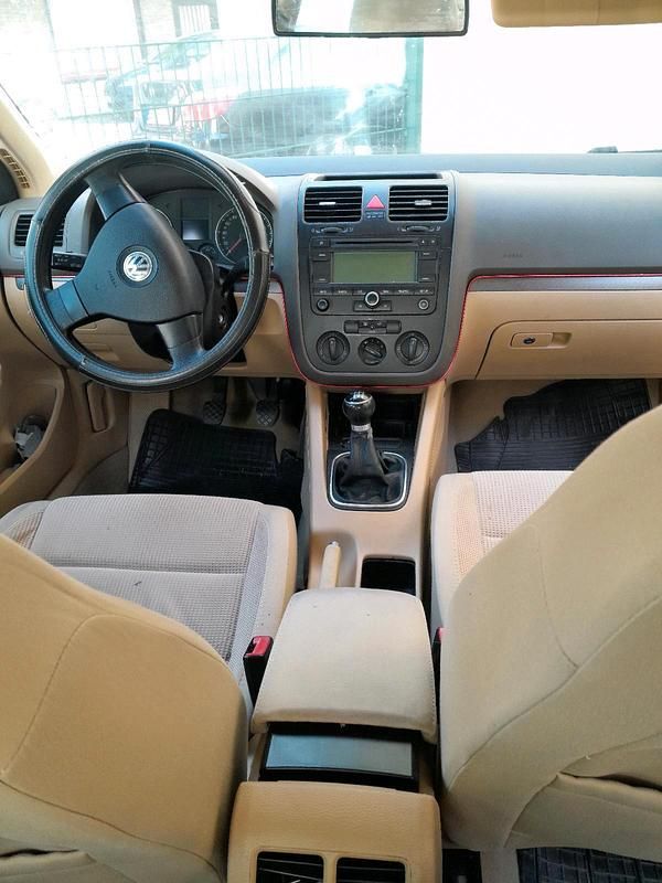 Second-hand VW Jetta 115 CP (84 kW) 2006 Albastru Berlinǎ