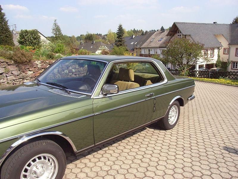 Gebraucht Mercedes 280 185 PS (136 kW) 1978 Grün Coupé