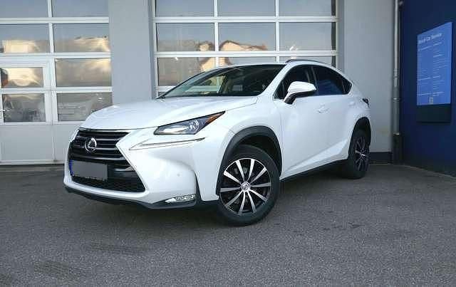 Weiß metallic Gebraucht 2015 Lexus NX200t Executive Line SUV | 26.780 € - Bild 1/4
